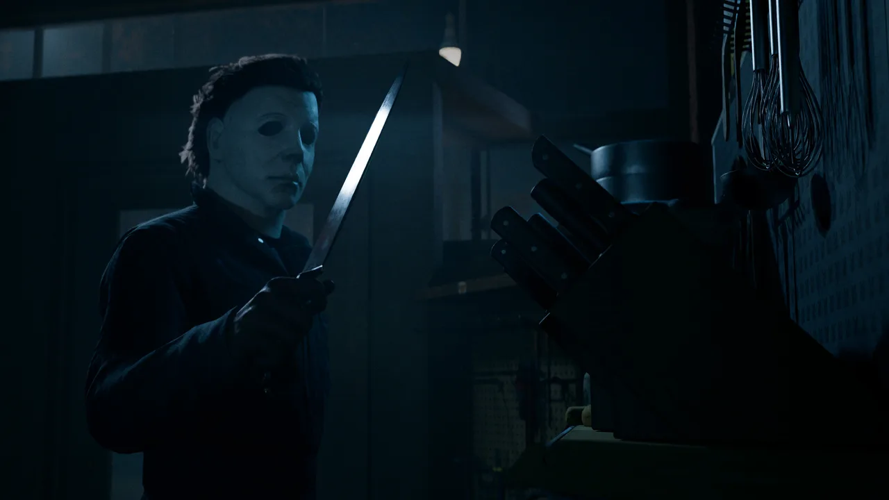 Michael Myers confronting an armed resident indoors in Halloween: The Game